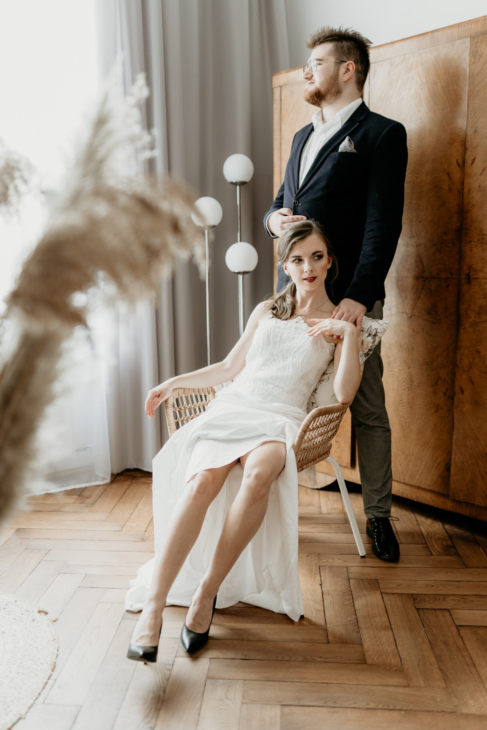 Portret pary młodej na ławce